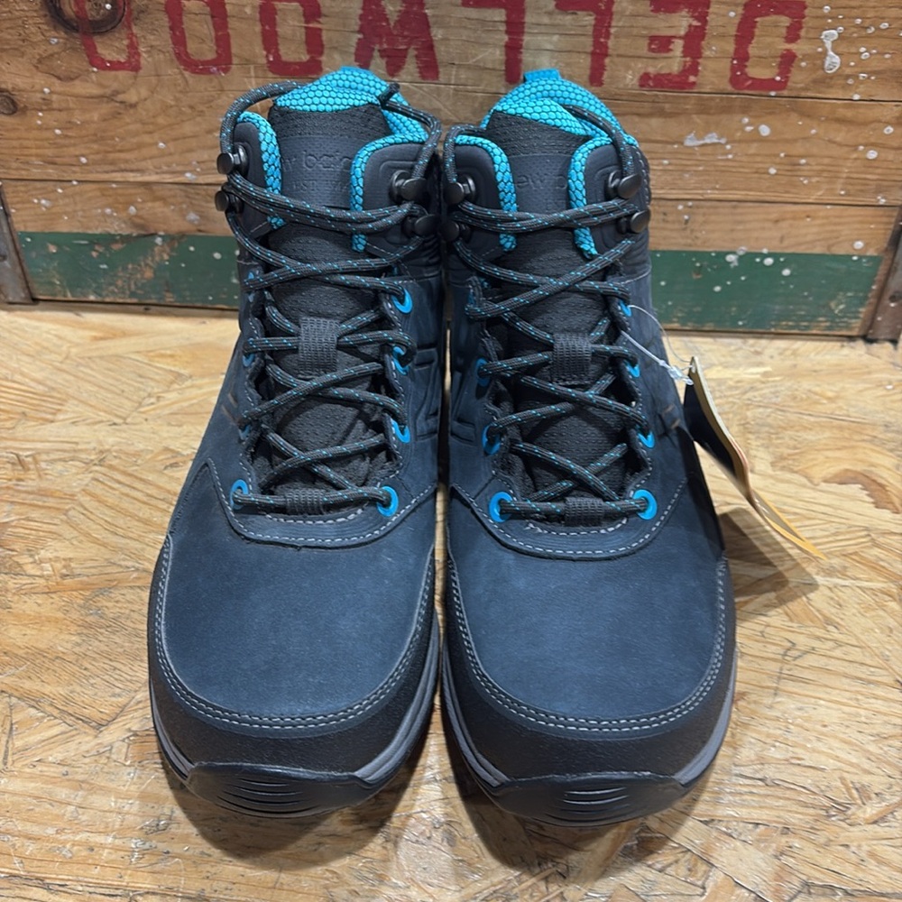 Brand new in box discontinued waterproof New Balance  in multiple sizes in wide. - Picture 2 of 7